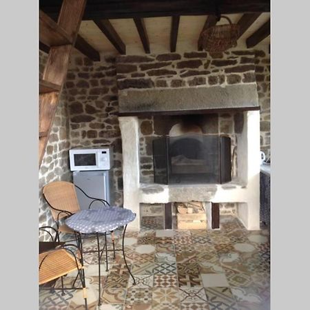 La Cahute, Gite Etape La Foret-Auvray Exterior foto