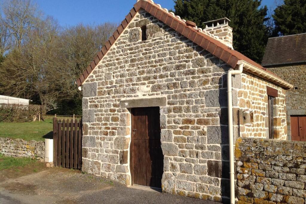 La Cahute, Gite Etape La Foret-Auvray Exterior foto